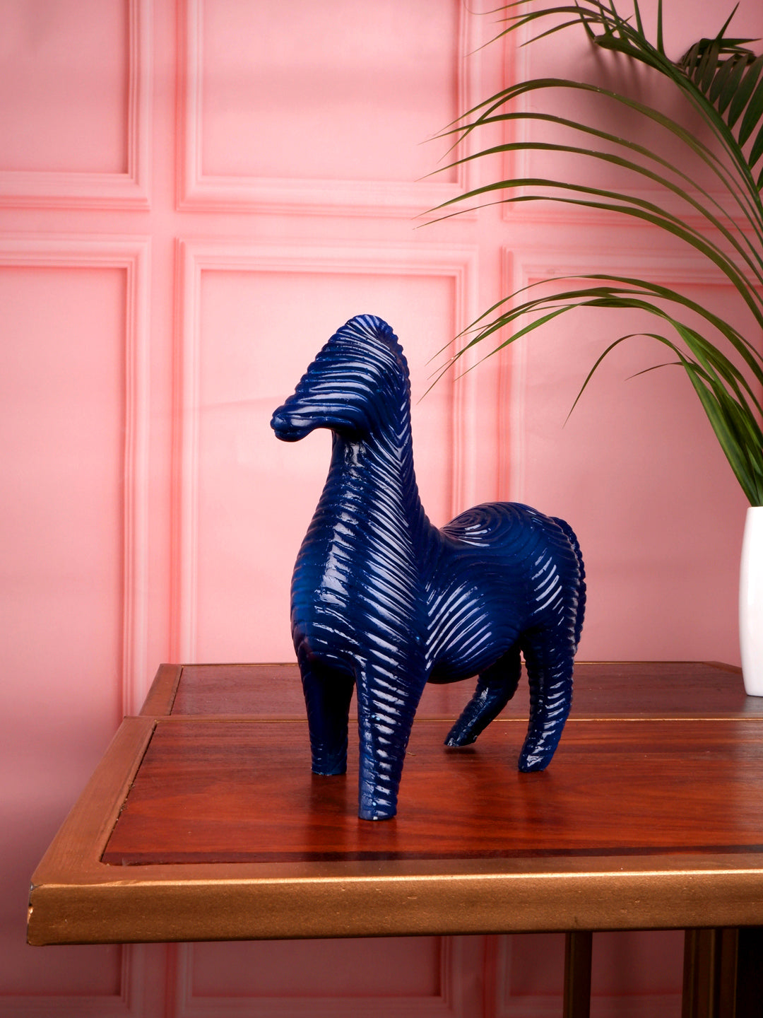 The white ink decor premium Zebra figurine