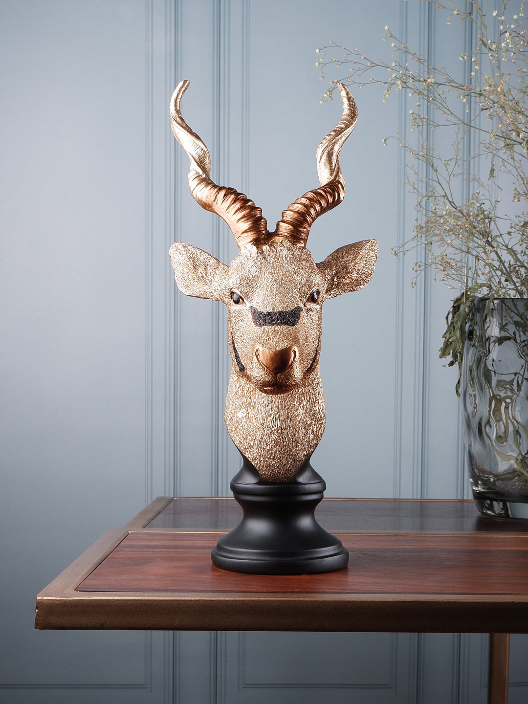 The white ink decor premium deer figurine