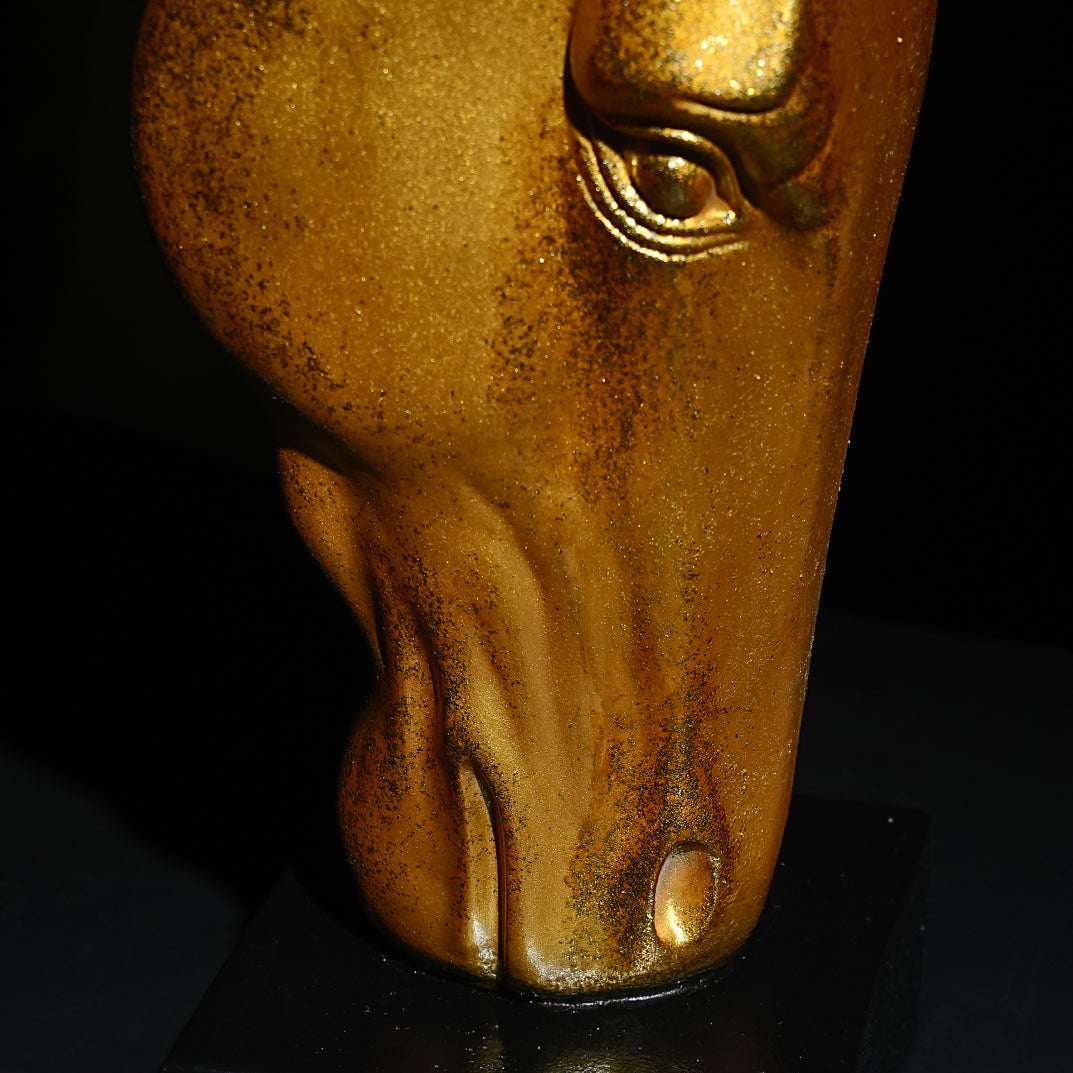 Gold Horse Head Figurine – Modern Decor Showpiece