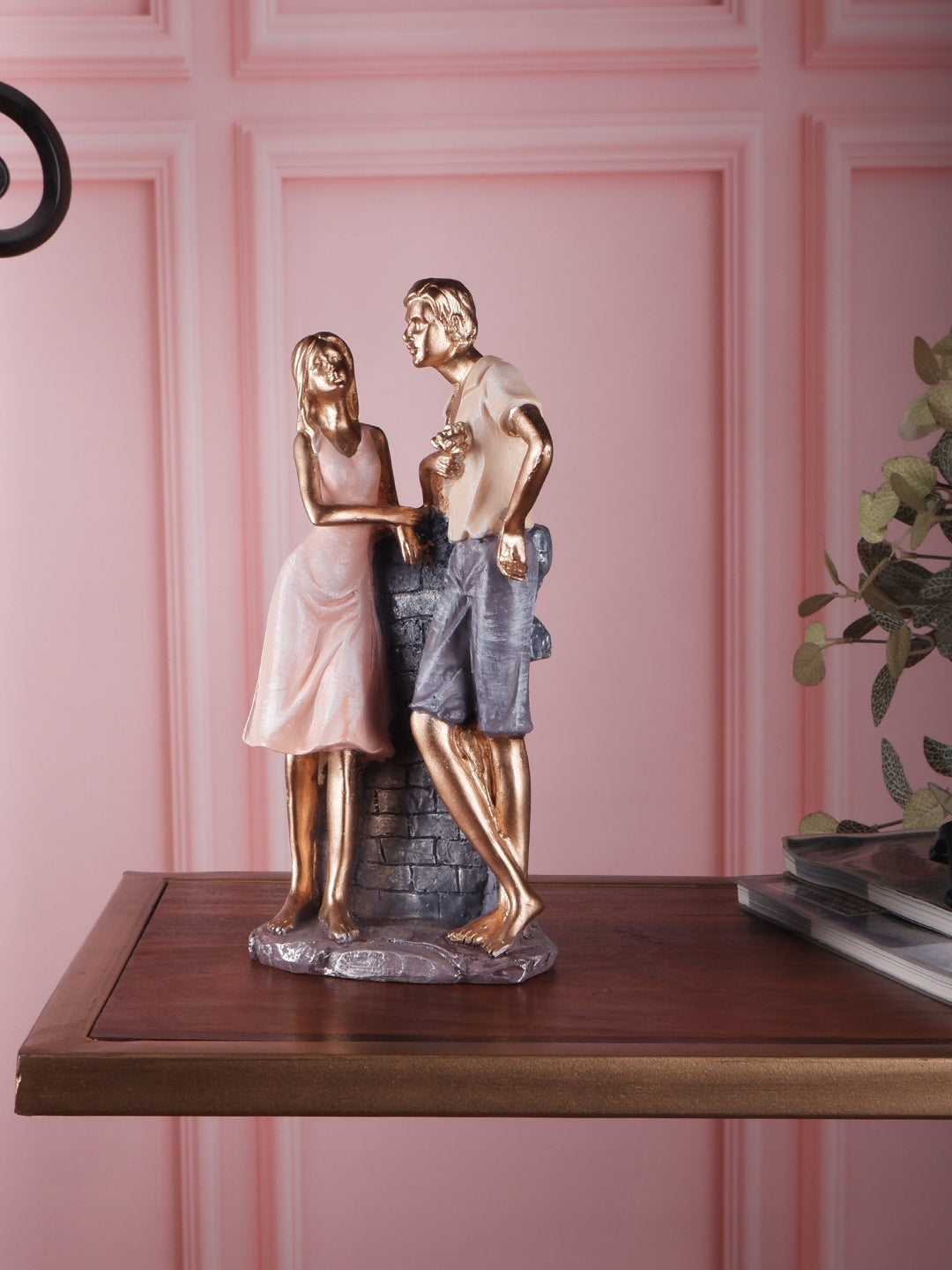 The white ink decor premium couple figurine